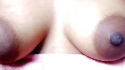 Indian girl with nice figure does not hesitate to do this