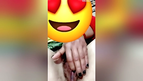 Amateurs solo female masturbating and fingering video