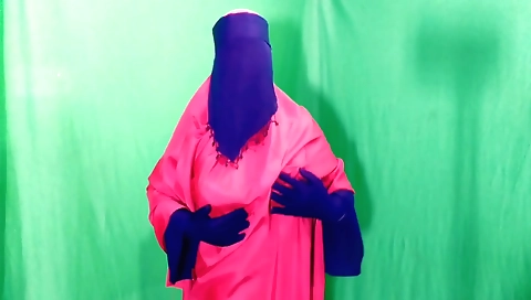 Indian housewife enjoys a sexy solo experience in bedroom