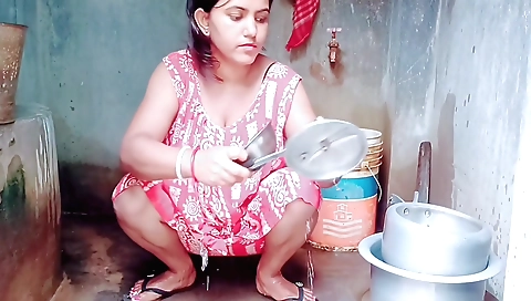 Solo female in a home alone makes her favorite bed