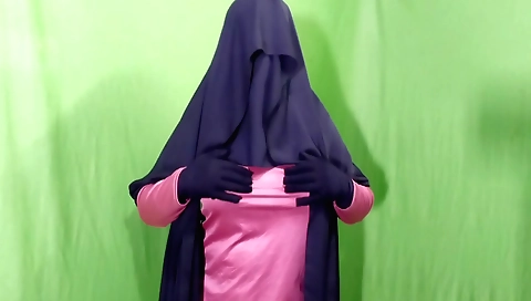 Indian girl in a white dress fucks her grandpa in the house