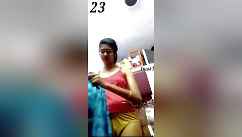 Amateur girl 18+ in a bikini video showing her body