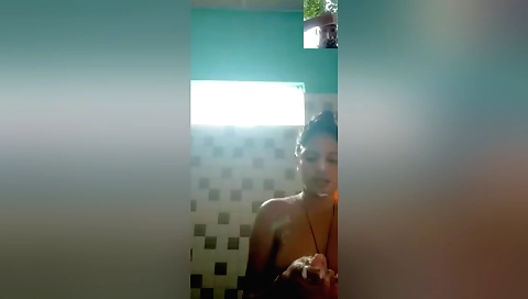 Today Exclusive- Desi Girl Showing Her Bathing On Video Call