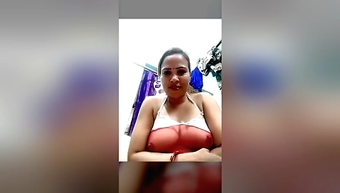 Indian slut with big boobs enjoys sex in amateur webcam