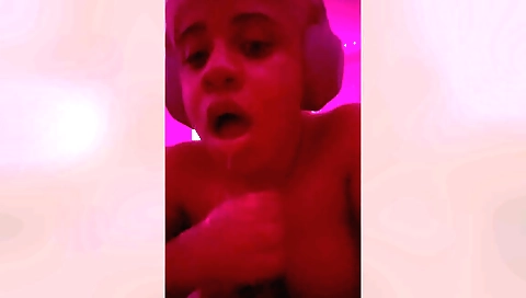 Indian babe sucks a hard cock in amateur porn film