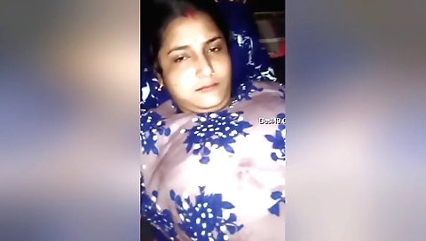 Sexy hairy girl masturbates in amateur hairy video