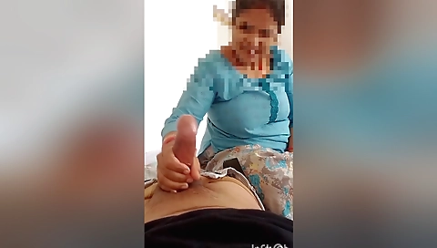 Amateur blonde stepsister gets a handjob by her stepbro