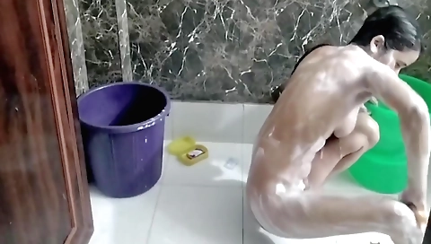Indian naked video of hot naked girl on the bathroom table