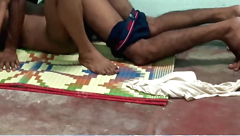 Indian webcam video girlfriend gets her pussy fucked