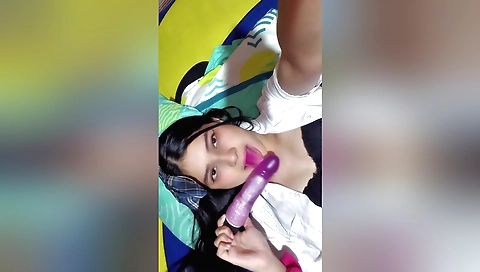 Sexy brunette babe shows her tits in this amateur porn clip