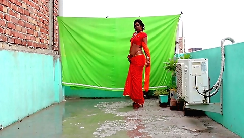 Indian brunette with a nice ass and natural tits on cam