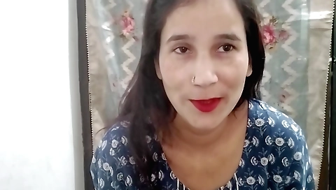 Indian solo girl paints the stalls at night at home