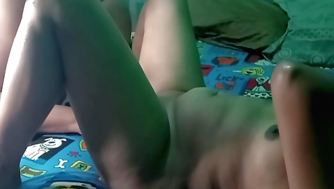 Indian milf gets her pussy stretched out as a guy comes