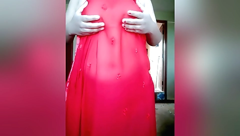 Indian hottie with a big booty shows off on camera