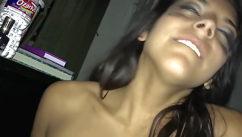 Indian teen with a sexy booty spreads her big pussy
