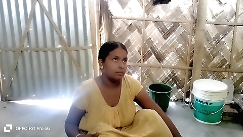 Amateur brunette gets banged in bed in her sexy dress