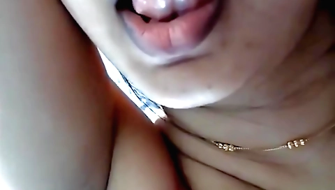 Indian brunette has sex in her homemade solo video