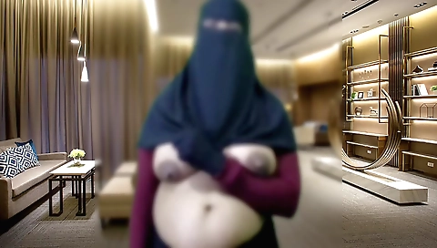 Indian girl with a nice body is a fan of sensual sex