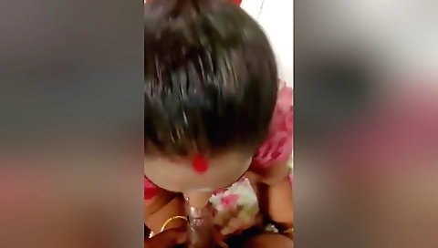 Indian babe with a hot mouth sucks and gets fucked