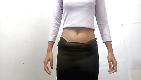 Solo female with a nice figure taking a nice look at her own pussy