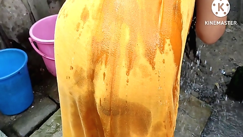 Indian girl out of clothes in her house to make a video