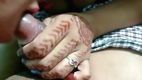 Bhabhi fingers and fingers in her mouth before sucking