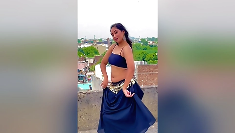 Hot amateur female with huge natural ass is fucked outdoors