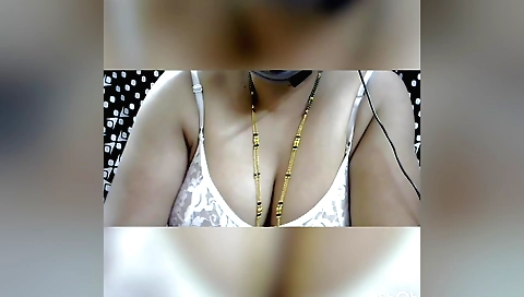 Indian bhabi shows her tits in red saree and white dress