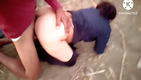 Indian brunette girl with small tits goes on outdoor sex