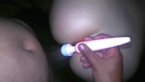 Mexicana con una cuña y una cubierta la quema de un vibrador