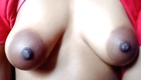 Busty girl with sexy body makes homemade solo videos