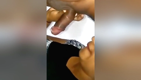 Amateur sex video of a sexy brunette getting a huge facial