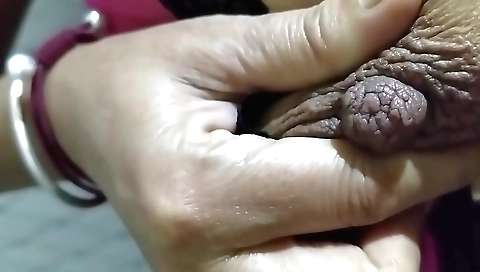 Indian beauty fingering her hot pussy in standing position