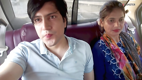 Amateur brunette drives in the car and gets banged