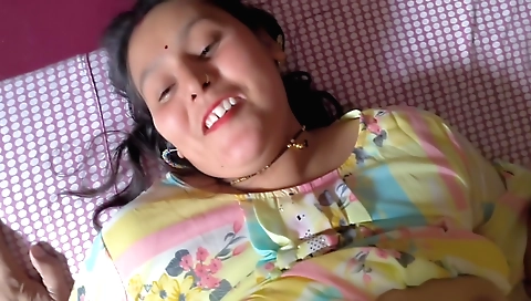 Indian amateur has a nice body and enjoys getting a handjob