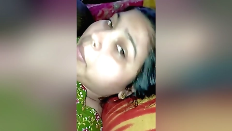 Indian babe gets her hubby to fuck her and then gets her pussy