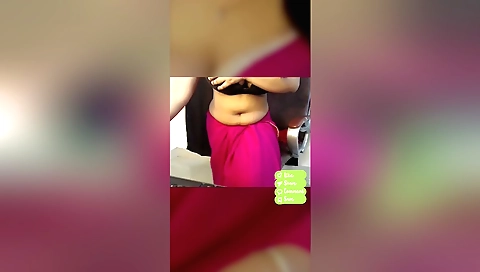 Indian hottie shows off her large boobs in a solo video