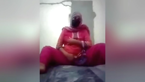 Solo female is naked and gives a good ride on her face