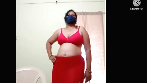 I'm a big-titted brunette who has a very nice body