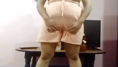 Busty brunette amateur makes hot amateur porn clip