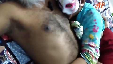 Indian brunette gets deep in her wet pussy in a video