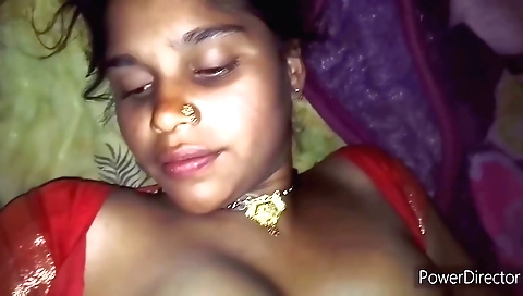 Amateur brunette enjoys getting fucked in her pussy