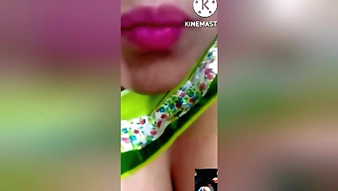 Today Exclusive- Desi Bhabhi Shows Her Boobs And Pussy