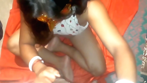 Indian girl gets stretched in an amateur porn clip