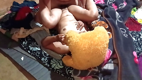 Indian blonde girl fucks in my room in amateur clip