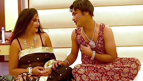 Indian brunette with big tits has a nice ass to explore