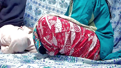 Indian nurse with a nice ass and small tits has sex with peasant