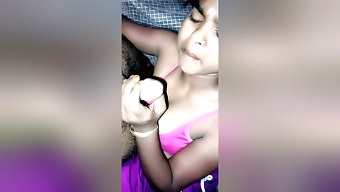 Amateur brunette takes her man into a romantic handjob