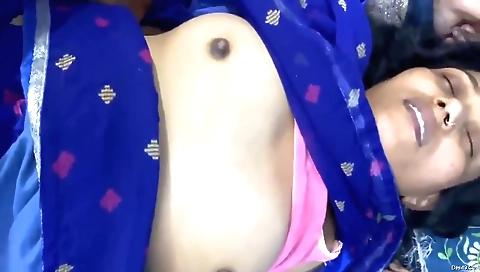 Amateur brunette hairy indian teen enjoys a passionate sex