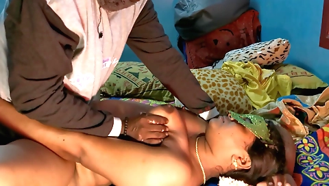 Indian mature milf masturbating and fingering a dick